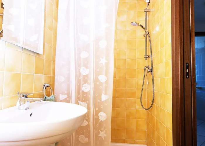 Liza 4 빌라 이솔라 알바렐라